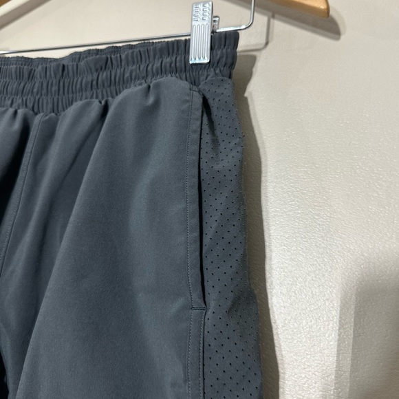 Second skin || Mens Shorts with inner thighs size small - Picture 6 of 11